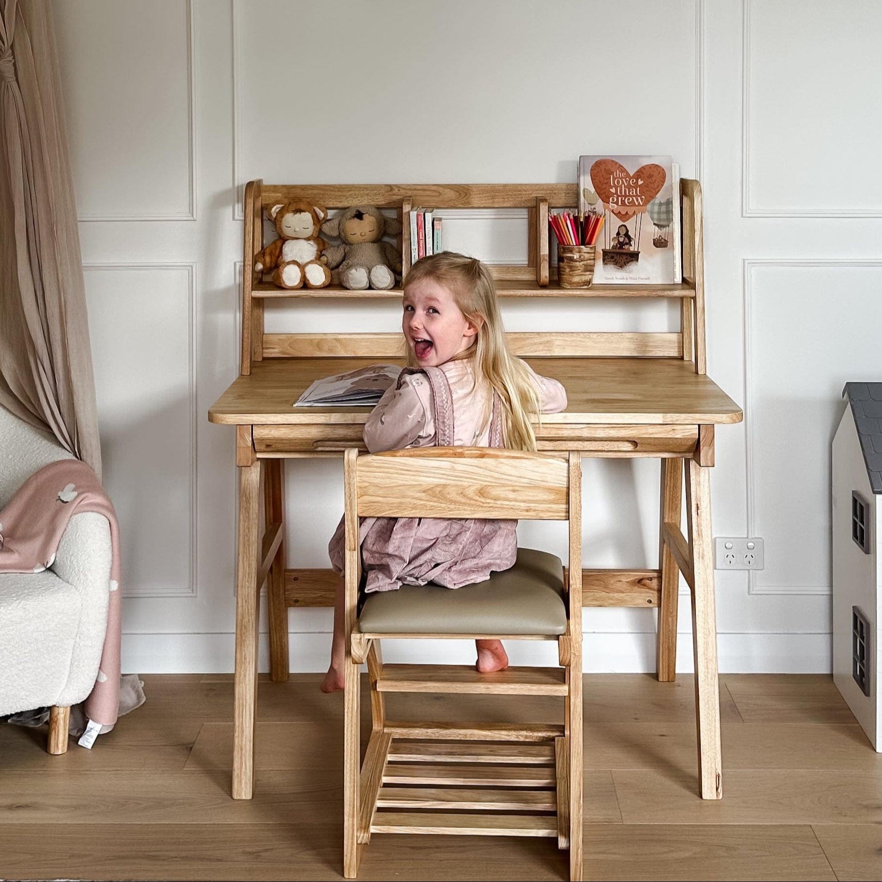 My Duckling The Full Little Scholar: Desk, Shelf & Chair Set